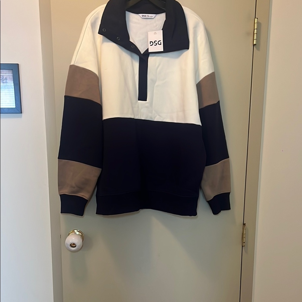 DSG Black and White Zip Up Sweater Sporty Colorblock Design